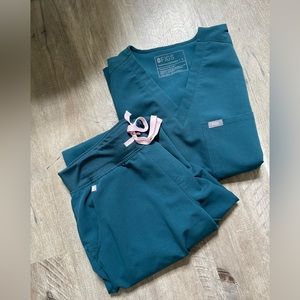 Figs Caribbean Blue set too small and bottoms MP